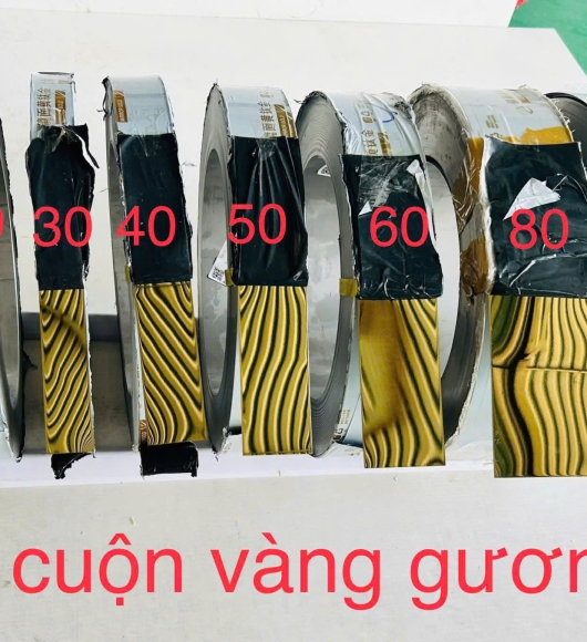 La cuộn inox HQ vàng gương 201